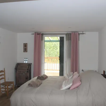 Les Du Houron לינה וארוחת בוקר