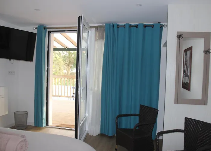 Les Du Houron Bed & Breakfast